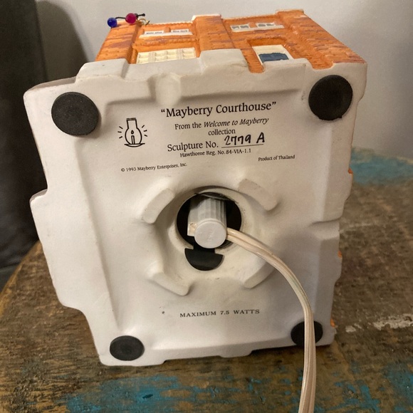 “Mayberry Courthouse” from the Welcome to Mayberry Collection - Picture 5 of 9